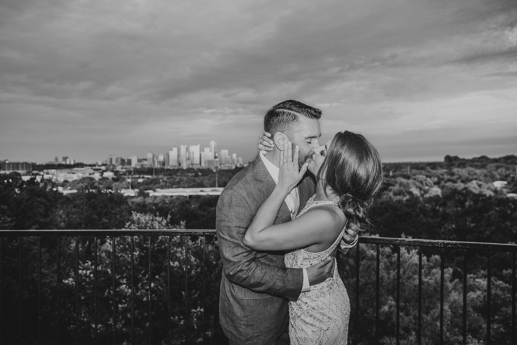 zilker park clubhouse austin texas wedding photographer portraits bride groom kiss